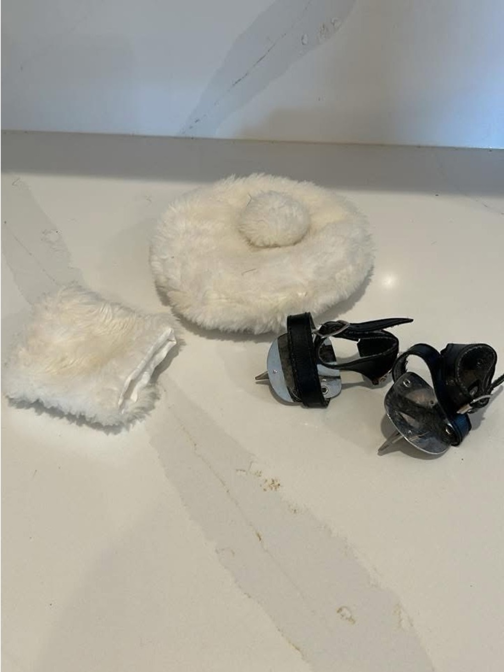 Pleasant company 1996 skates + homemade Samantha hat and muff American girl